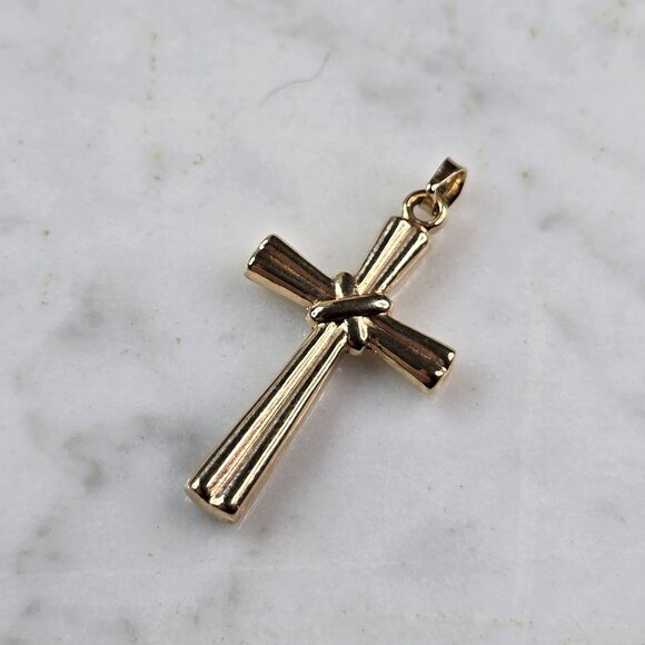 Womens Vintage Estate 10k Yellow Gold Religious Cross Pendant 0.9g #E6576